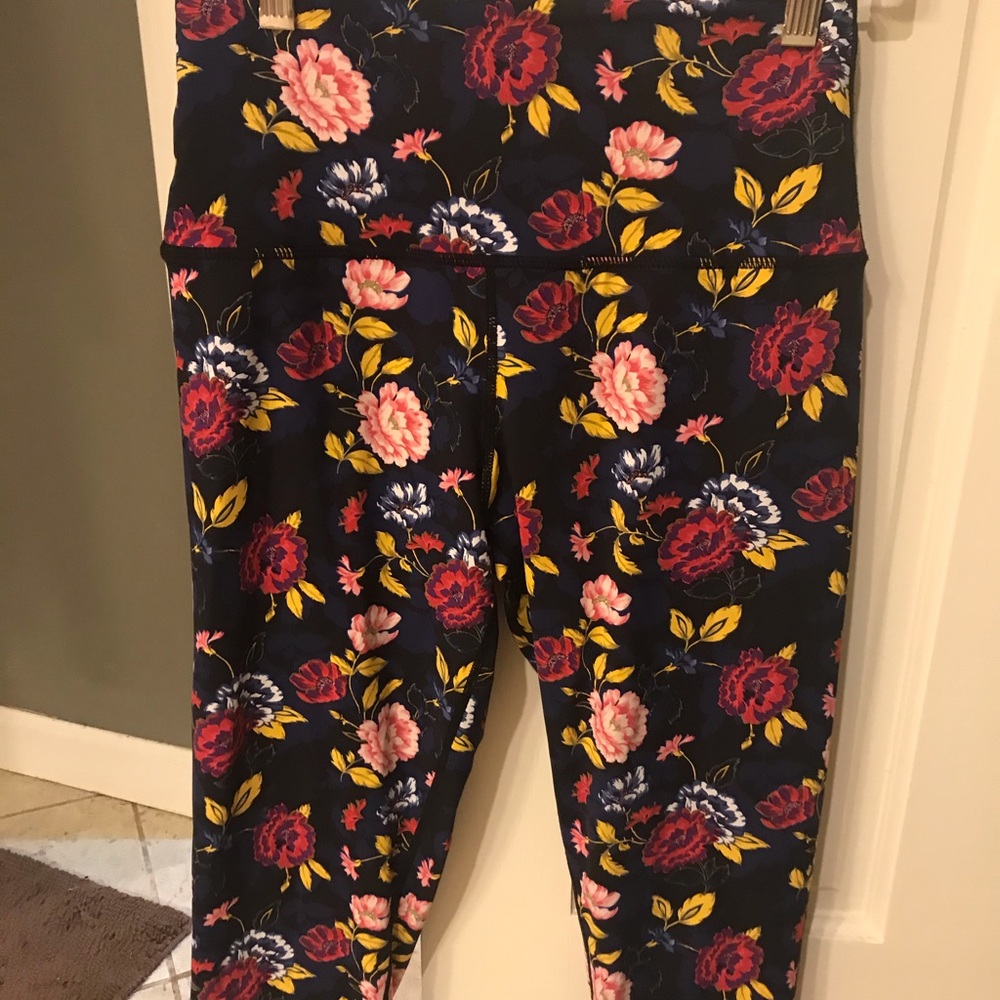 Ruby Ribbon Workout Capri Leggings - image 1